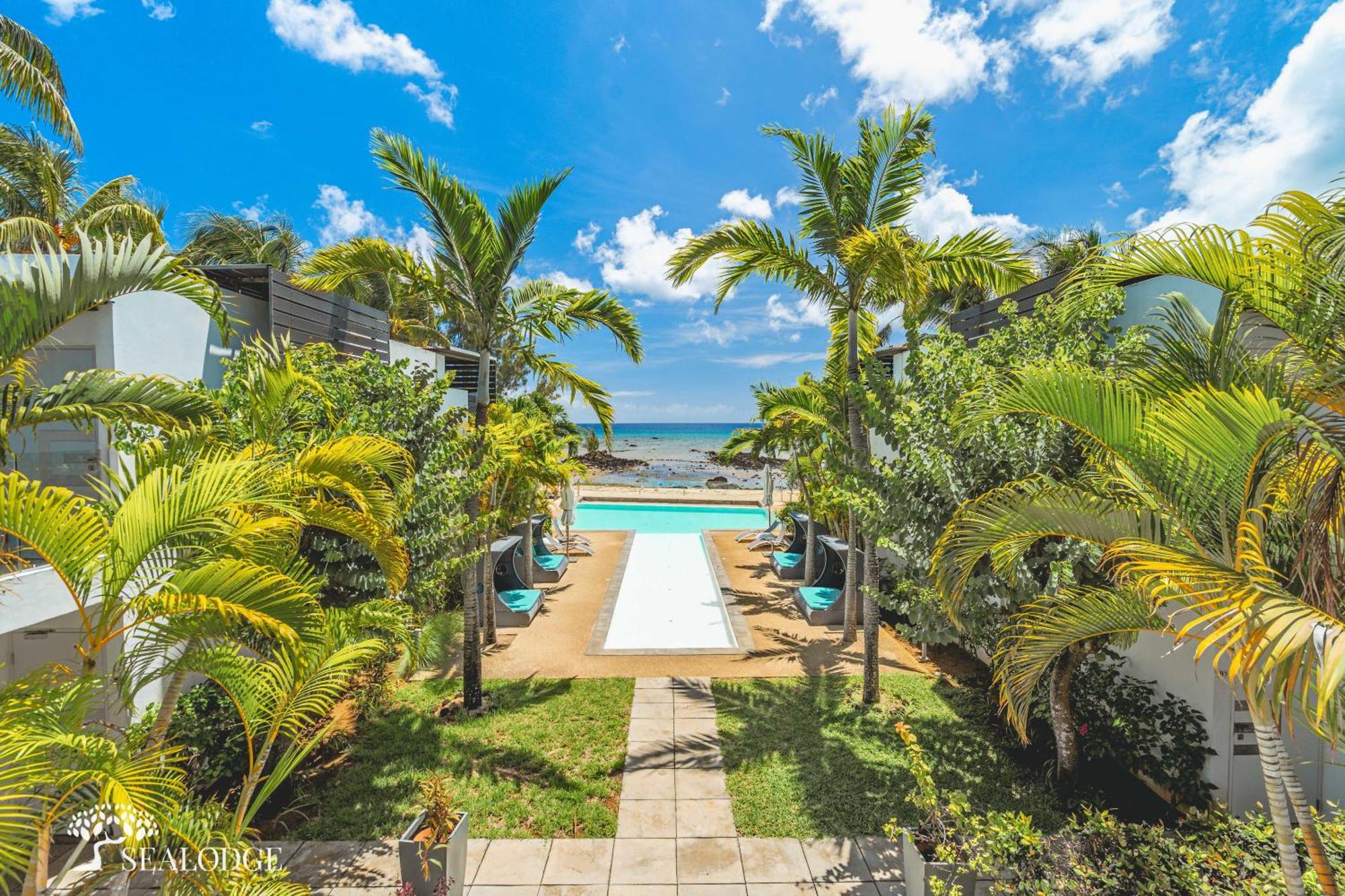 Kanope Bay - Holiday Beachfront Apartments Pointe aux Biches ภายนอก รูปภาพ