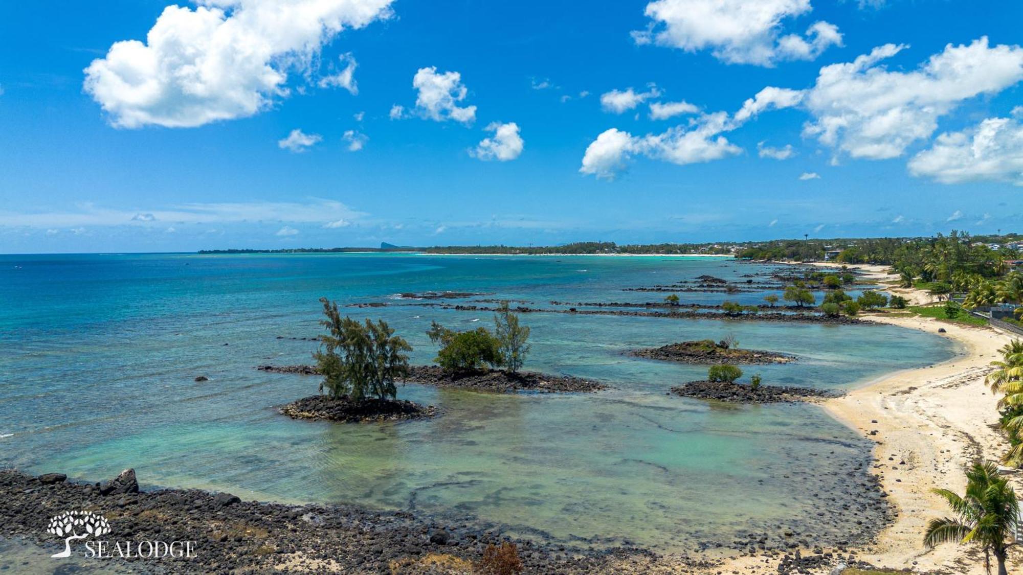 Kanope Bay - Holiday Beachfront Apartments Pointe aux Biches ภายนอก รูปภาพ