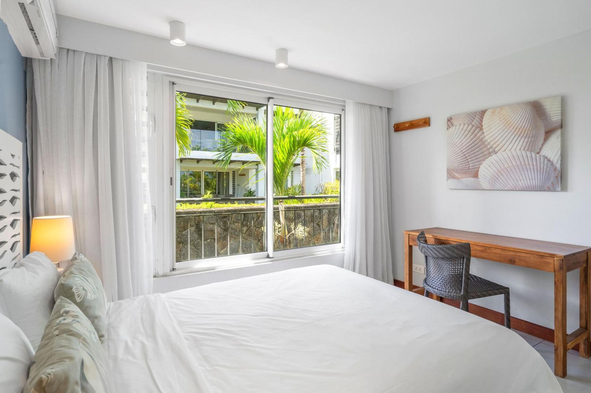 Kanope Bay - Holiday Beachfront Apartments Pointe aux Biches ภายนอก รูปภาพ