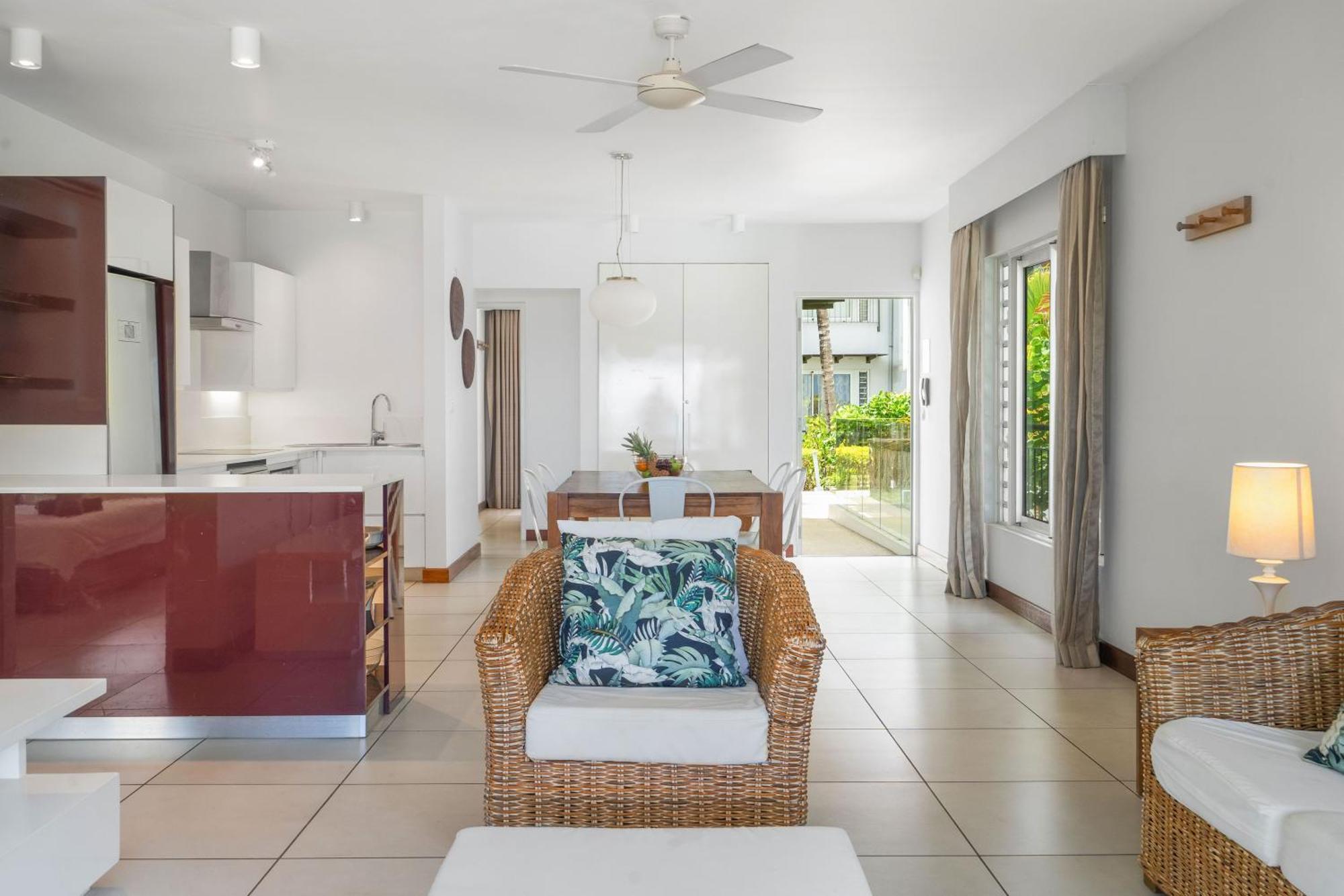 Kanope Bay - Holiday Beachfront Apartments Pointe aux Biches ภายนอก รูปภาพ