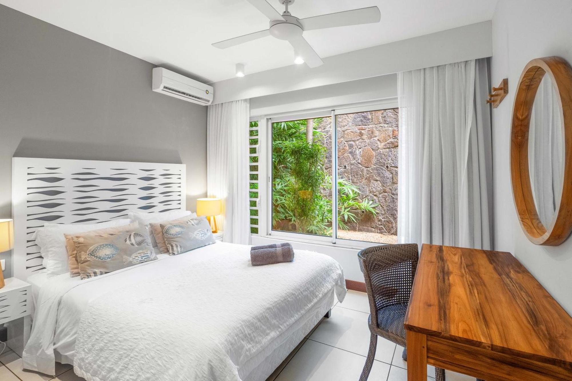 Kanope Bay - Holiday Beachfront Apartments Pointe aux Biches ภายนอก รูปภาพ