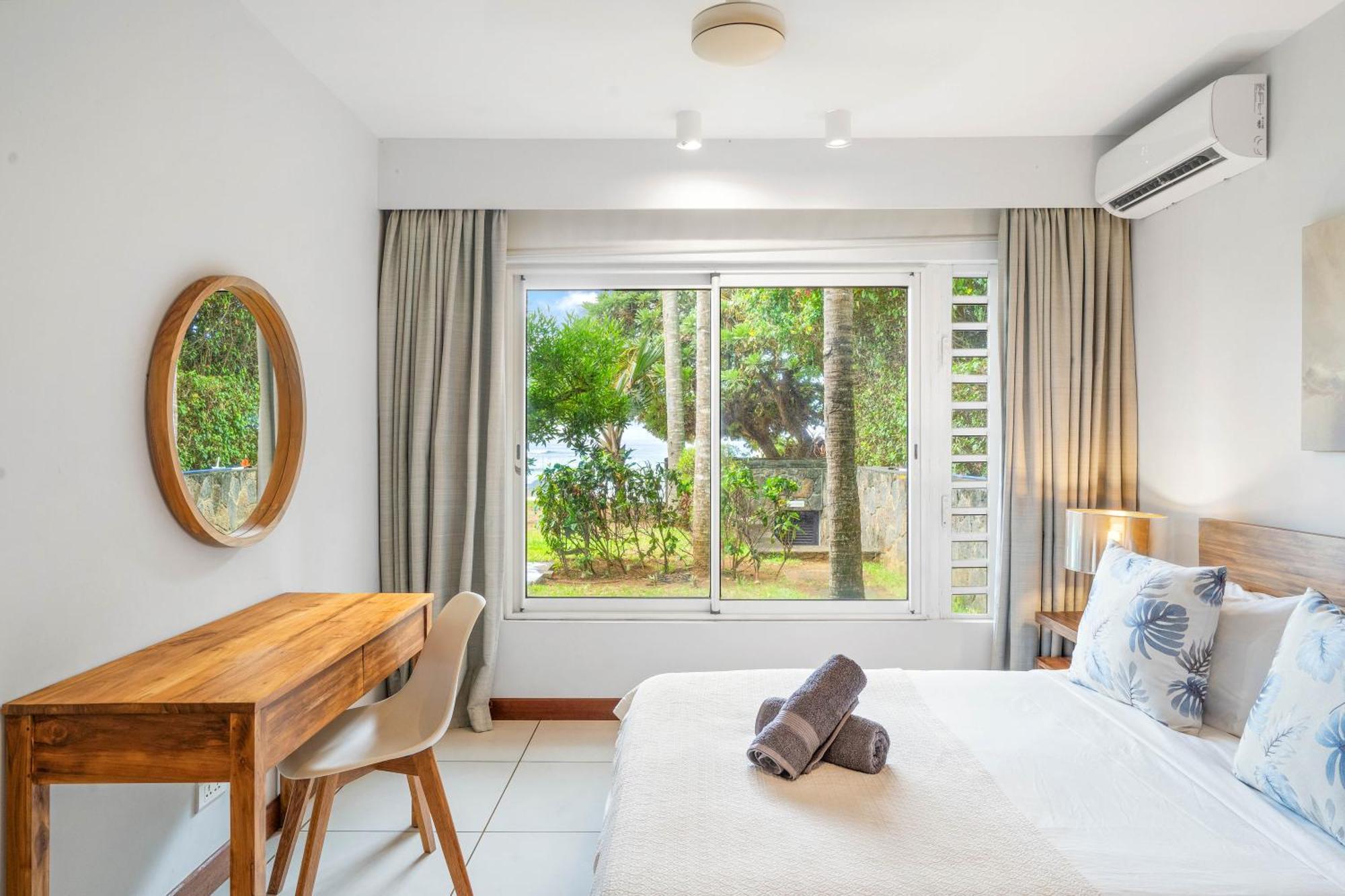 Kanope Bay - Holiday Beachfront Apartments Pointe aux Biches ภายนอก รูปภาพ