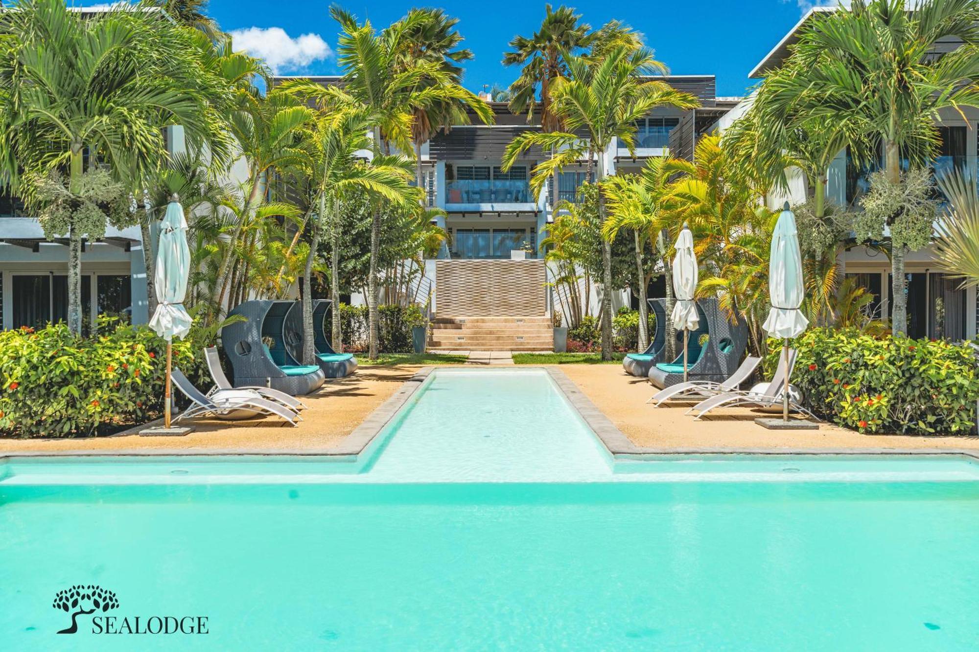 Kanope Bay - Holiday Beachfront Apartments Pointe aux Biches ภายนอก รูปภาพ